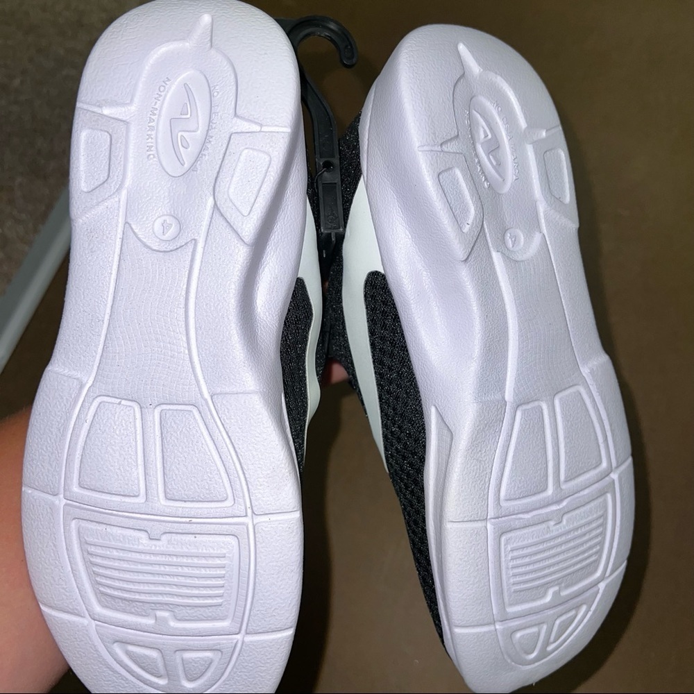 NWT boys black  athletic works sneakers - Picture 4 of 4